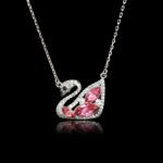 Wholesale platinum-plated swan necklace with Swarovski crystals—factory-price swan design from junejewelry.com.