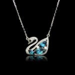 Wholesale platinum-plated swan necklace with Swarovski crystals—factory-price swan design from junejewelry.com.