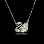 Wholesale platinum-plated swan necklace with Swarovski crystals—factory-price swan design from junejewelry.com.