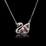 Wholesale platinum-plated swan necklace with Swarovski crystals—factory-price swan design from junejewelry.com.