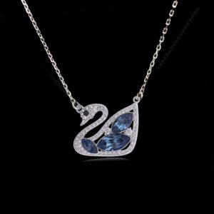 Wholesale platinum-plated swan necklace with Swarovski crystals—factory-price swan design from junejewelry.com.
