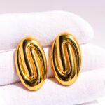 Wholesale Vintage Swirl Oval Drop Stud Earrings featuring exaggerated swirl motif and geometric oval studs on 18K gold-plated copper from junejewelry.com—factory price, free shipping.