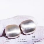 Wholesale Brushed Metal Square Stud Earrings featuring hand-brushed square studs on copper base plated in 18K gold and platinum from junejewelry.com—factory price, free shipping.