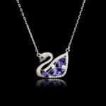 Wholesale platinum-plated swan necklace with Swarovski crystals—factory-price swan design from junejewelry.com.