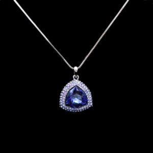 Wholesale shield-shaped necklace with Swarovski elements and platinum plating from Junejewelry.com. Bulk fashion jewelry for resale.
