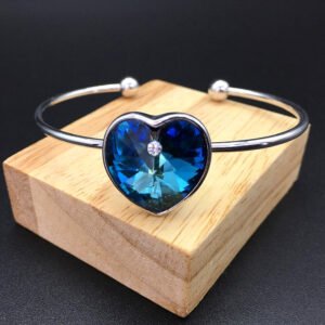 Sparkling Swarovski element heart Bangle
