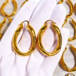 Wholesale Wave Chain Hoop Earrings featuring oversized wave motif and hollow chain buckle on 18K gold- or platinum-plated copper hoops from junejewelry.com—factory price, free shipping.