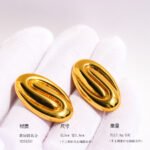 Wholesale Vintage Swirl Oval Drop Stud Earrings featuring exaggerated swirl motif and geometric oval studs on 18K gold-plated copper from junejewelry.com—factory price, free shipping.