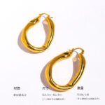 Wholesale Wave Chain Hoop Earrings featuring oversized wave motif and hollow chain buckle on 18K gold- or platinum-plated copper hoops from junejewelry.com—factory price, free shipping.