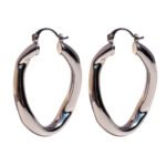 Wholesale Wave Chain Hoop Earrings featuring oversized wave motif and hollow chain buckle on 18K gold- or platinum-plated copper hoops from junejewelry.com—factory price, free shipping.