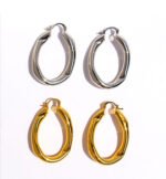 Wholesale Wave Chain Hoop Earrings featuring oversized wave motif and hollow chain buckle on 18K gold- or platinum-plated copper hoops from junejewelry.com—factory price, free shipping.