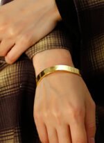 Wholesale Irregular Gold‑Plated Copper Cuff Bracelet featuring a free‑form silhouette with high‑polish 14K gold plating over copper—factory price, free shipping.