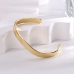 Wholesale Irregular Gold‑Plated Copper Cuff Bracelet featuring a free‑form silhouette with high‑polish 14K gold plating over copper—factory price, free shipping.