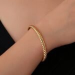 Wholesale European-style minimalist twisted cuff bracelet featuring a 14k gold plated copper design from junejewelry.com