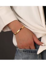 Wholesale European-style minimalist arrow cuff bracelet featuring a 14k gold plated copper design from junejewelry.com