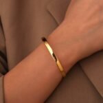 Wholesale European-style minimalist arrow cuff bracelet featuring a 14k gold plated copper design from junejewelry.com