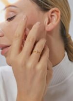 Wholesale Cross Zircon Ring with 18K gold or platinum plating, minimalist design with sparkling stones — trendy wholesale ring from junejewelry.com.