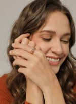 Wholesale Multi-line Ring with multi-line design, zircon inlay, and 18K gold-plated copper – sizes 7 and 8 available at junejewelry.com.