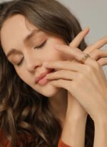 Wholesale Multi-line Ring with multi-line design, zircon inlay, and 18K gold-plated copper – sizes 7 and 8 available at junejewelry.com.