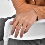 Wholesale minimalist gold ring in 18K gold-plated brass with a glossy, stone-free surface, size 7 – INS style basic band from junejewelry.com.