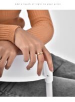 Wholesale single stone ring featuring minimalist zircon detail on a glossy 18K gold-plated brass band in sizes 6 to 9 from junejewelry.com.