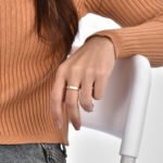 Wholesale single stone ring featuring minimalist zircon detail on a glossy 18K gold-plated brass band in sizes 6 to 9 from junejewelry.com.