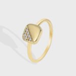 Wholesale geometric zircon ring featuring a square shape and closed copper band with 18K gold plating – fashion jewelry from junejewelry.com.
