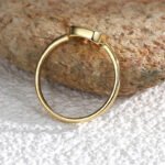 Wholesale geometric zircon ring featuring a square shape and closed copper band with 18K gold plating – fashion jewelry from junejewelry.com.