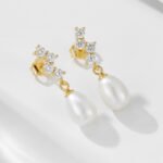 Wholesale French Light Luxury Pearl Studs, S925 sterling silver, with freshwater pearls and zircons, available in 18K gold and platinum plating, Japanese and Korean minimalist elegant design, from junejewelry.com.
