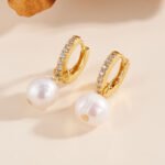 Wholesale Zircon Pearl Huggie earrings, 925 sterling silver, with natural freshwater pearls and zircons, 18K gold plated, niche light luxury design, from junejewelry.com.