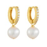 Wholesale Zircon Pearl Huggie earrings, 925 sterling silver, with natural freshwater pearls and zircons, 18K gold plated, niche light luxury design, from junejewelry.com.