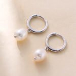 Wholesale Freshwater Huggie Drop earrings, S925 sterling silver, with natural freshwater pearls and a cool-tone vintage niche design, available in 18K gold or platinum plating, ideal for fashion jewelry wholesale from junejewelry.com.