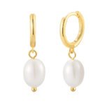Wholesale Freshwater Huggie Drop earrings, S925 sterling silver, with natural freshwater pearls and a cool-tone vintage niche design, available in 18K gold or platinum plating, ideal for fashion jewelry wholesale from junejewelry.com.