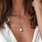 Wholesale sterling silver minimalist baroque pearl pendant necklace – 18K gold plated influencer-style jewelry from JuneJewelry.com