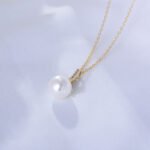 Wholesale Zircon Pearl Necklace, S925 sterling silver, with a shell pearl and zircon pendant, available in 18K gold or platinum plating, ideal for fashion jewelry wholesale from junejewelry.com.