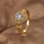 Wholesale geometric zircon ring in 18K gold plated brass – minimalist fashion jewelry for women from JuneJewelry.com.