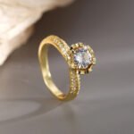 Wholesale French four prong zircon ring, 18K gold plated copper, with a sparkling zircon, ideal for fashion jewelry wholesale from junejewelry.com.