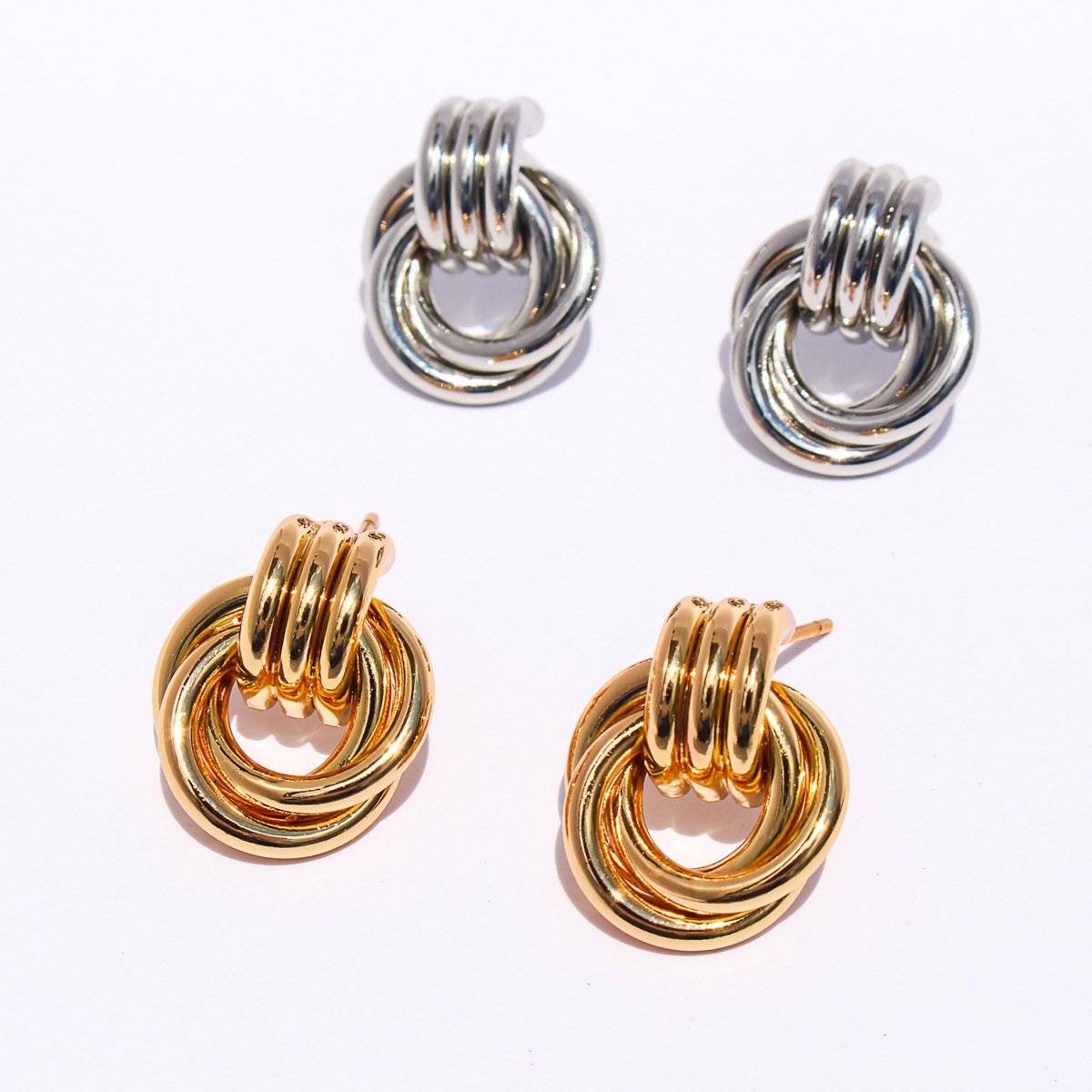 680 (4) Wholesale Bold Earrings, copper material, with a unique double-ring chain knot geometric design, available in 18K gold or platinum plating, ideal for fashion jewelry wholesale from junejewelry.com.