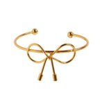 Wholesale bow knot bracelet with polished 8-shape twist design in 18K gold plated brass – sweet cool fashion cuff from JuneJewelry.com.
