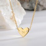 Wholesale heart-shaped letter necklace A-Z initials in 18K gold plated brass – fashion jewelry from JuneJewelry.com.