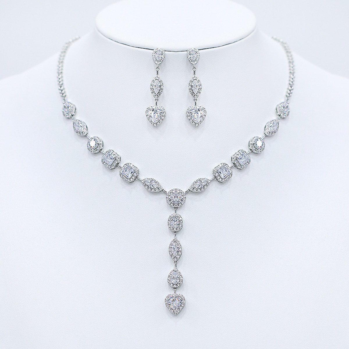 CN10757.440.A Wholesale bridal zircon necklace set with cushion-cut and heart-shaped stones. Platinum-plated copper bib necklace and drop earrings for weddings and formal wear from Junejewelry.com.