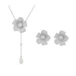 Wholesale flower pearl jewelry set with white gold plated brass – earrings and tassel necklace featuring freshwater pearls and floral design.