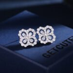 Zircon flower jewelry set wholesale – clover design necklace and earrings with shining cubic zirconia stones, gold or platinum plated.