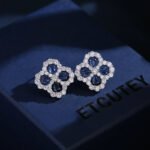 Zircon flower jewelry set wholesale – clover design necklace and earrings with shining cubic zirconia stones, gold or platinum plated.