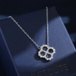 Zircon flower jewelry set wholesale – clover design necklace and earrings with shining cubic zirconia stones, gold or platinum plated.