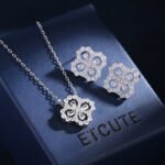 Zircon flower jewelry set wholesale – clover design necklace and earrings with shining cubic zirconia stones, gold or platinum plated.