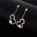 Wholesale Neo-Chinese Gourd Pearl Jewelry Set (Hulu shape), featuring hollowed-out metalwork, elegant pearls, includes matching stud earrings, necklace, and ring, a light luxury advanced sense accessory set from junejewelry.com.