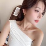 Wholesale Zircon Snake Jewelry Set, featuring high-quality zircon stones, white gold plated copper, a unique serpent design choker necklace, matching snake earrings, and a ring, a light luxury set from junejewelry.com.