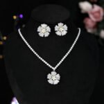 Flower zirconia jewelry set wholesale – elegant flower necklace and matching zircon earrings, gold plated fashion jewelry.