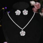 Flower zirconia jewelry set wholesale – elegant flower necklace and matching zircon earrings, gold plated fashion jewelry.
